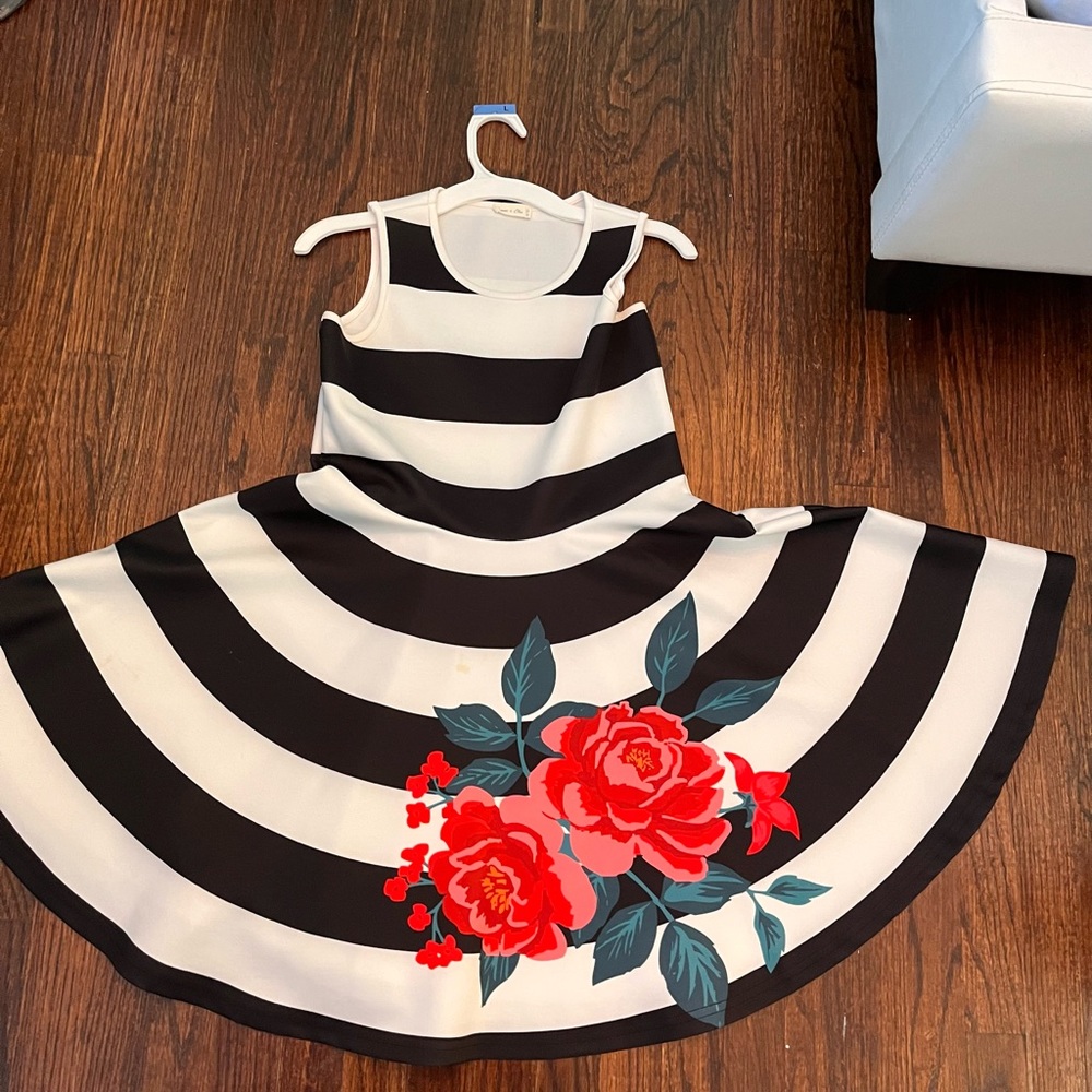 Size S Black & White Dress w/ Roses